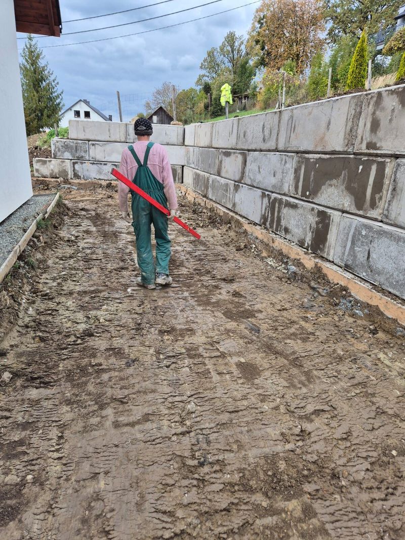 Budowa muru oporowego, okolice Cieszyna