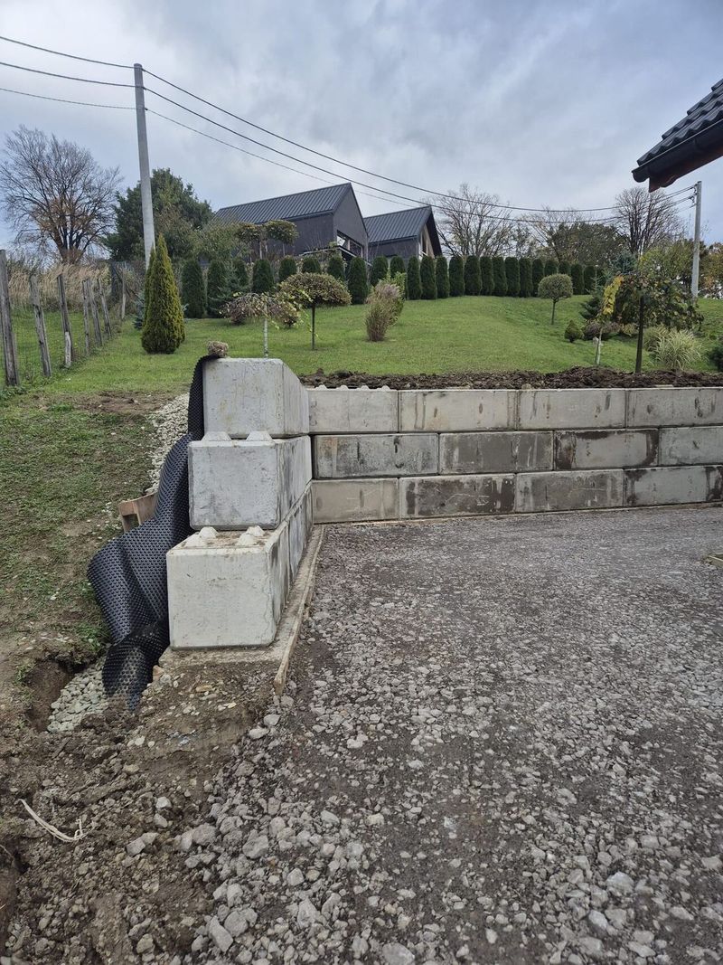Mur oporowy z bloczków betonowych, mury oporowe Cieszyn